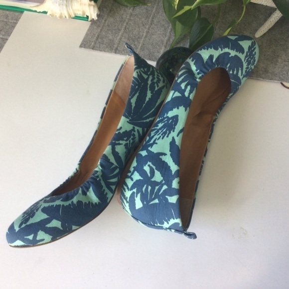 J.Crew Leaf Pattern Women Flats Size 8 Shoes - Picture 3 of 6